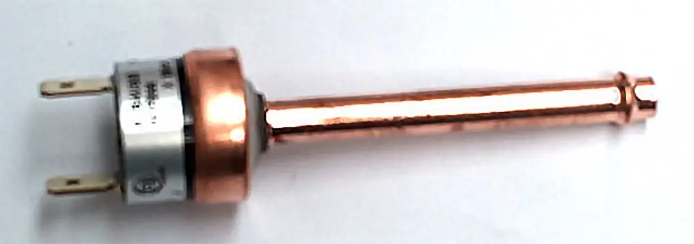 Druckschalter von Daikin mit einem zylindrischen Gehäuse, zwei elektrischen Anschlüssen und einer langen, metallischen Verbindungssäule.
